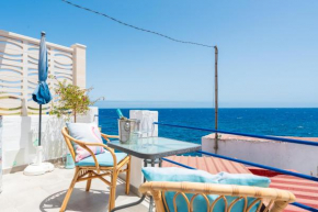 Bright studio next to the ocean